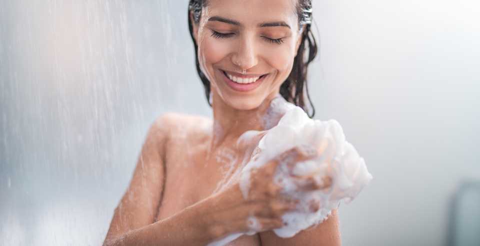 Использование мыла для очистки кожи тела
